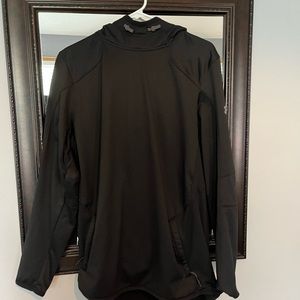 Under Armour cold weather hoodie sweatshirt with zipped pockets